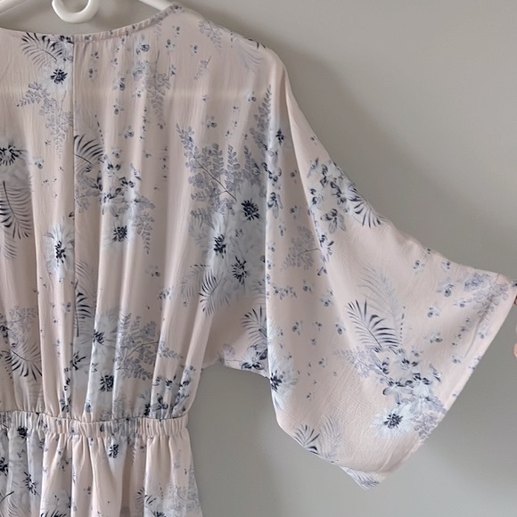 Flower Detail Romper - Picture 4 of 4